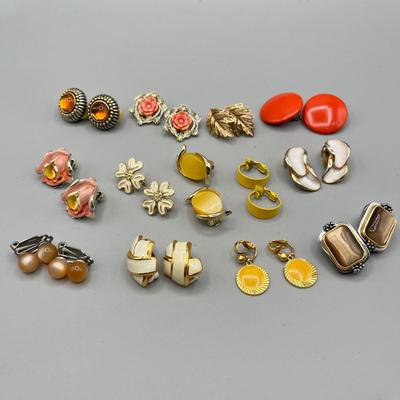LOT 57: Beautiful Vintage Clip On Earrings - Crown Trifari and More