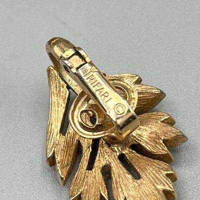 LOT 57: Beautiful Vintage Clip On Earrings - Crown Trifari and More