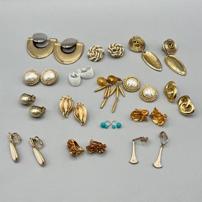 LOT 58: Unique Vintage Gold Tone Clip On Earrings - Crown Trifari and More