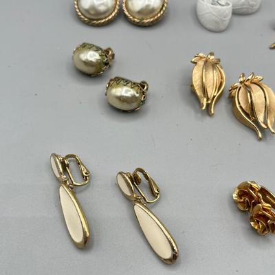 LOT 58: Unique Vintage Gold Tone Clip On Earrings - Crown Trifari and More