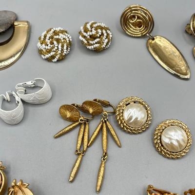 LOT 58: Unique Vintage Gold Tone Clip On Earrings - Crown Trifari and More