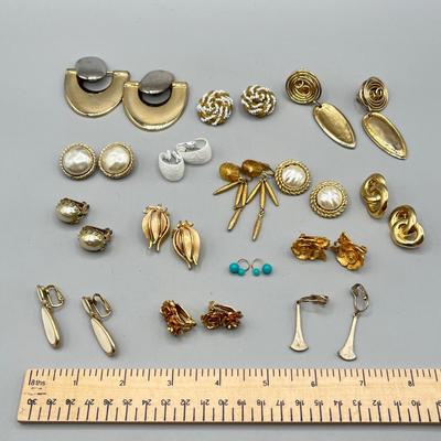 LOT 58: Unique Vintage Gold Tone Clip On Earrings - Crown Trifari and More