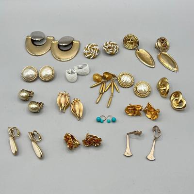 LOT 58: Unique Vintage Gold Tone Clip On Earrings - Crown Trifari and More