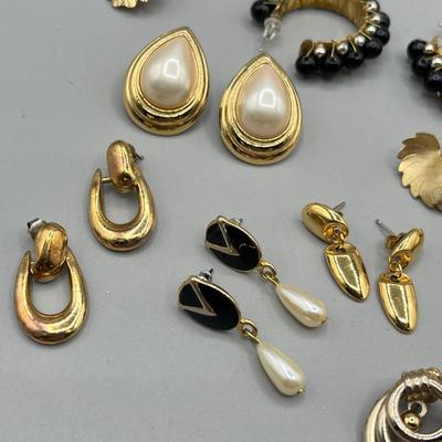 LOT 59: Vintage Black and Gold Themed Pierced Earring Collection - Marvella and More