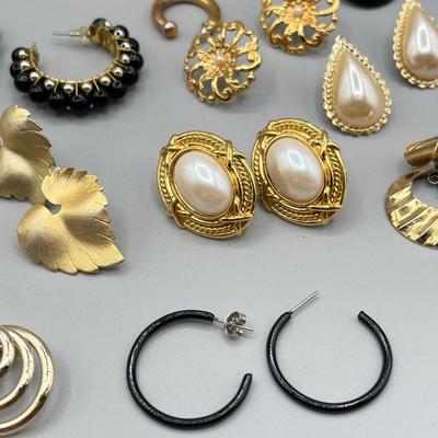 LOT 59: Vintage Black and Gold Themed Pierced Earring Collection - Marvella and More