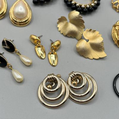 LOT 59: Vintage Black and Gold Themed Pierced Earring Collection - Marvella and More