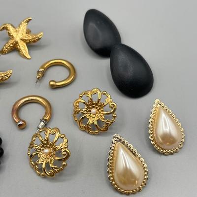 LOT 59: Vintage Black and Gold Themed Pierced Earring Collection - Marvella and More