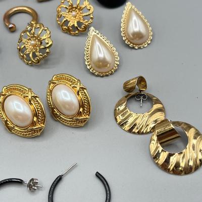 LOT 59: Vintage Black and Gold Themed Pierced Earring Collection - Marvella and More