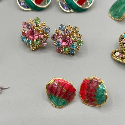 LOT 61: Vintage Pierced and Screwback Earring Collection
