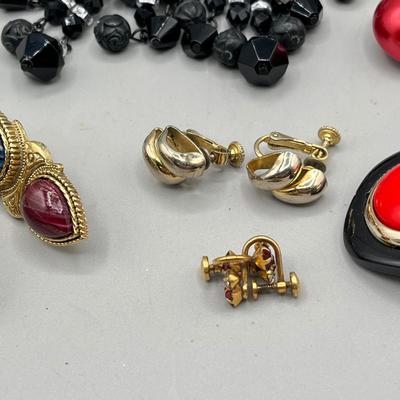 LOT 62: VIntage Screwback and Clip On Earring Lot