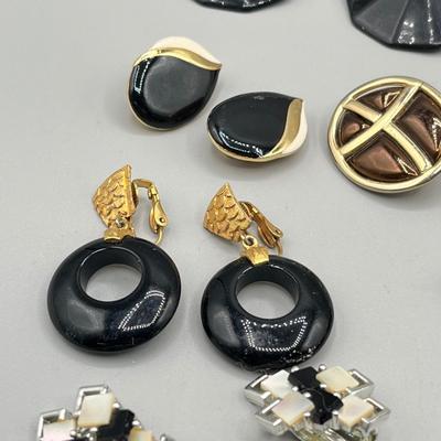 LOT 62: VIntage Screwback and Clip On Earring Lot