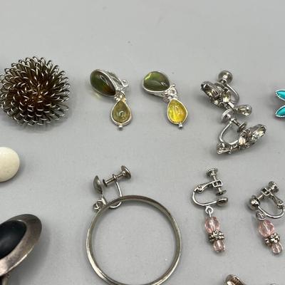 LOT 66: Vintage Clip On and Screwback Earrings