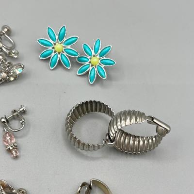 LOT 66: Vintage Clip On and Screwback Earrings