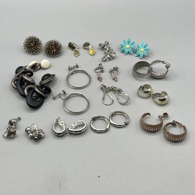 LOT 66: Vintage Clip On and Screwback Earrings