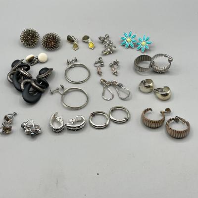 LOT 66: Vintage Clip On and Screwback Earrings