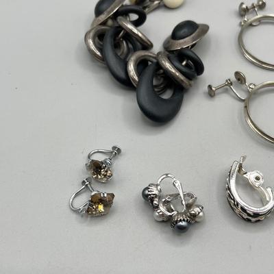 LOT 66: Vintage Clip On and Screwback Earrings