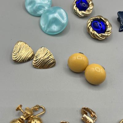 LOT 67: Bright Retro Screwback and Clip On Earring Collection