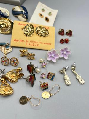 LOT 71: Jewelry Collection With Some County-Western Themed Pieces