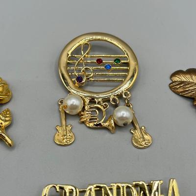 LOT 73: Vintage Pin/Brooch Collection Including Some Birthstone and "Grandma" Pieces
