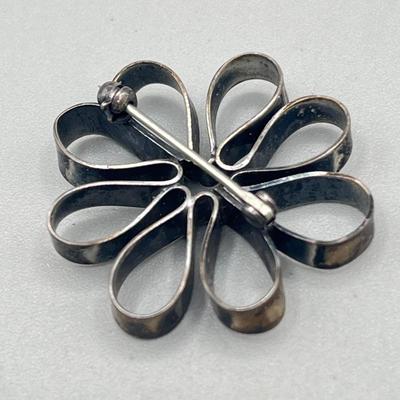 LOT 74: 925 Sterling Vintage Artisan Brooch and Screwback Earrings - 8.5 GTW