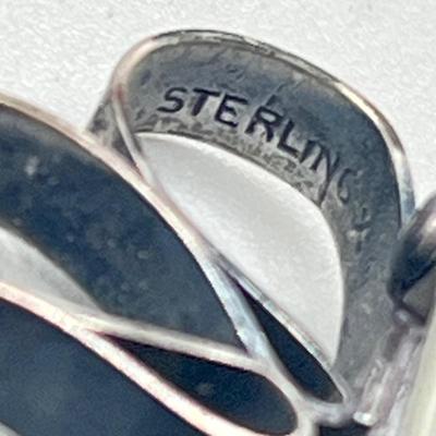 LOT 74: 925 Sterling Vintage Artisan Brooch and Screwback Earrings - 8.5 GTW