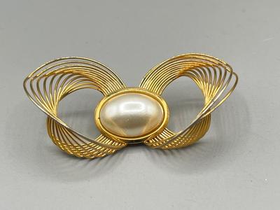 LOT 75: Vintage Jewelry Sets