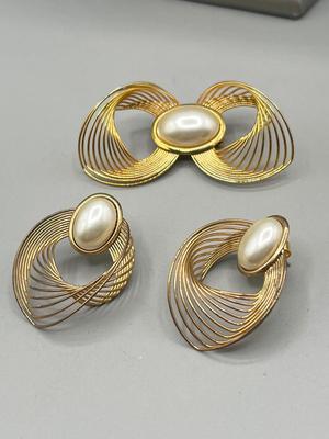 LOT 75: Vintage Jewelry Sets
