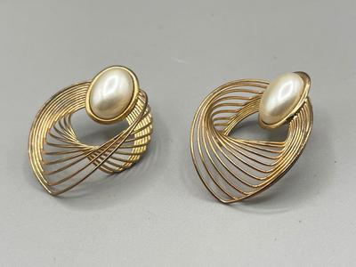 LOT 75: Vintage Jewelry Sets