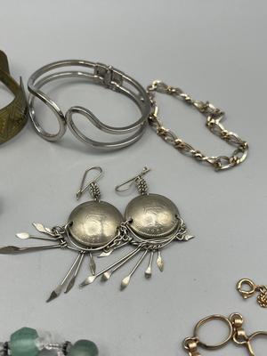 LOT 76: Vintage Jewelry Collection