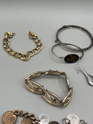 LOT 76: Vintage Jewelry Collection