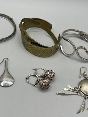 LOT 76: Vintage Jewelry Collection