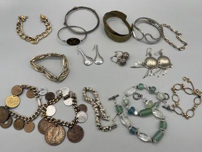 LOT 76: Vintage Jewelry Collection