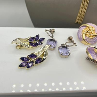 LOT 77: Vintage Necklaces and Earrings