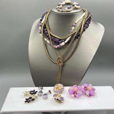 LOT 77: Vintage Necklaces and Earrings