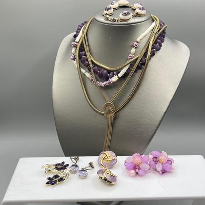 LOT 77: Vintage Necklaces and Earrings