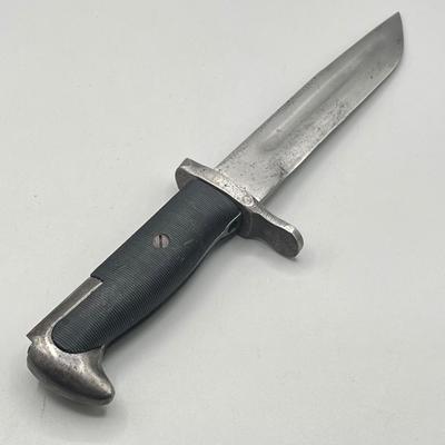 LOT 81: US WWII Fighting Kife