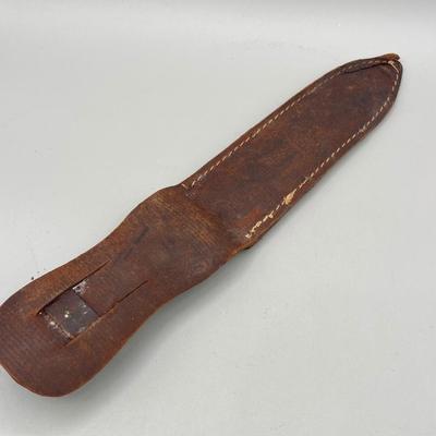 LOT 81: US WWII Fighting Kife