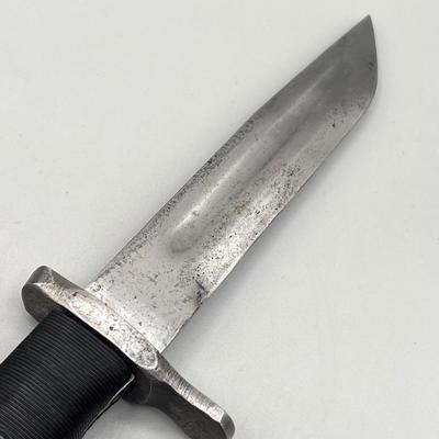 LOT 81: US WWII Fighting Kife