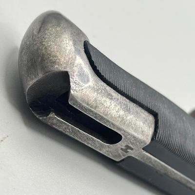 LOT 81: US WWII Fighting Kife