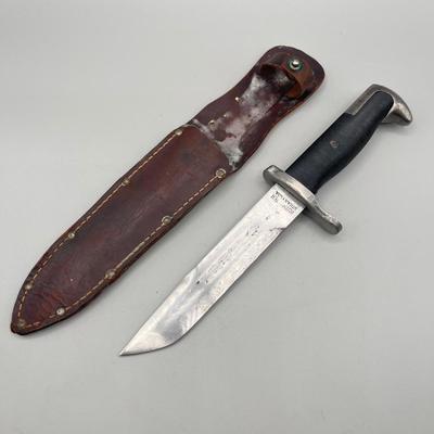 LOT 81: US WWII Fighting Kife