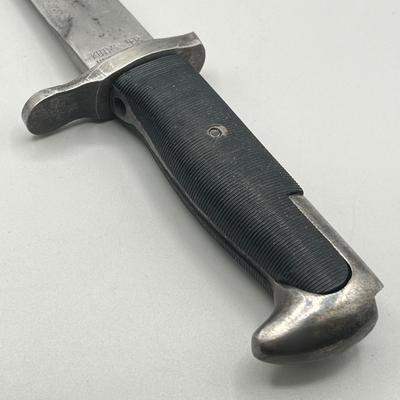 LOT 81: US WWII Fighting Kife