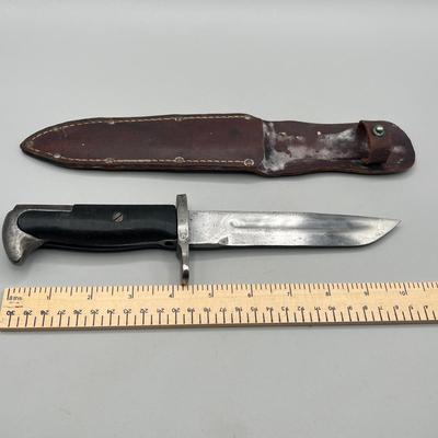 LOT 81: US WWII Fighting Kife