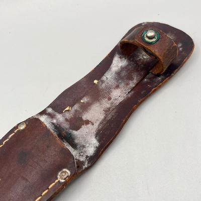 LOT 81: US WWII Fighting Kife