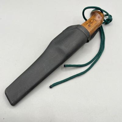 LOT 84: Vintage Fixed Blade Knife Collection