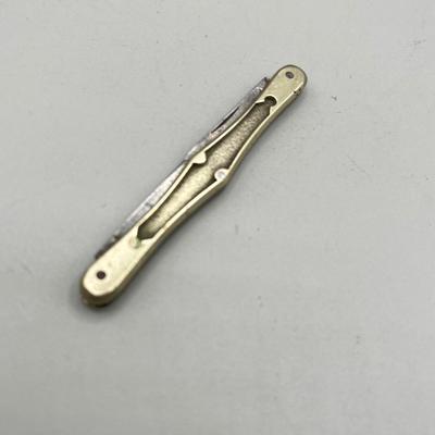 LOT 85: Vintage Pocket Knife Collection