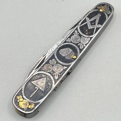 LOT 85: Vintage Pocket Knife Collection