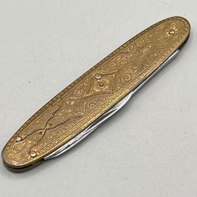 LOT 85: Vintage Pocket Knife Collection