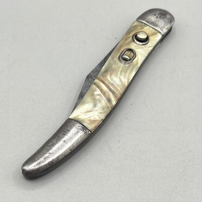 LOT 85: Vintage Pocket Knife Collection