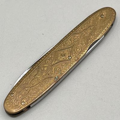 LOT 85: Vintage Pocket Knife Collection