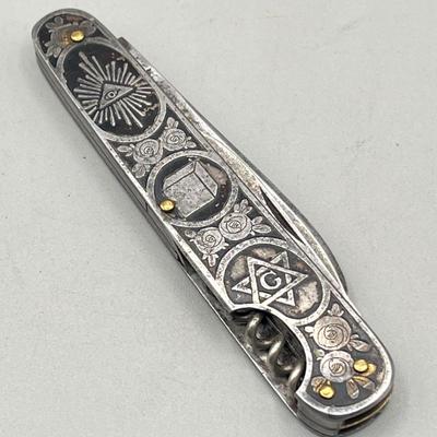 LOT 85: Vintage Pocket Knife Collection